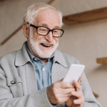 Smartphone-Fit mit 60+: Was Best Ager mit einem Handy alles machen können Best Ager und das Smartphone