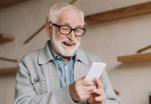 Smartphone-Fit mit 60+: Was Best Ager mit einem Handy alles machen können Best Ager und das Smartphone