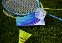 Hartlauer-Gewinnspiel für den perfekten Durchblick: Mit etwas Glück einen Monatsvorrat an PRECISION1™ Tageslinsen gewinnen!