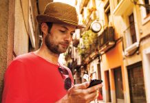 Praktische Reisebegleiter: Apps und Geräte, die Ihnen im Urlaub helfen